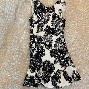 Rebecca Taylor fit and flare dress sz 4 black white shadow daisy print